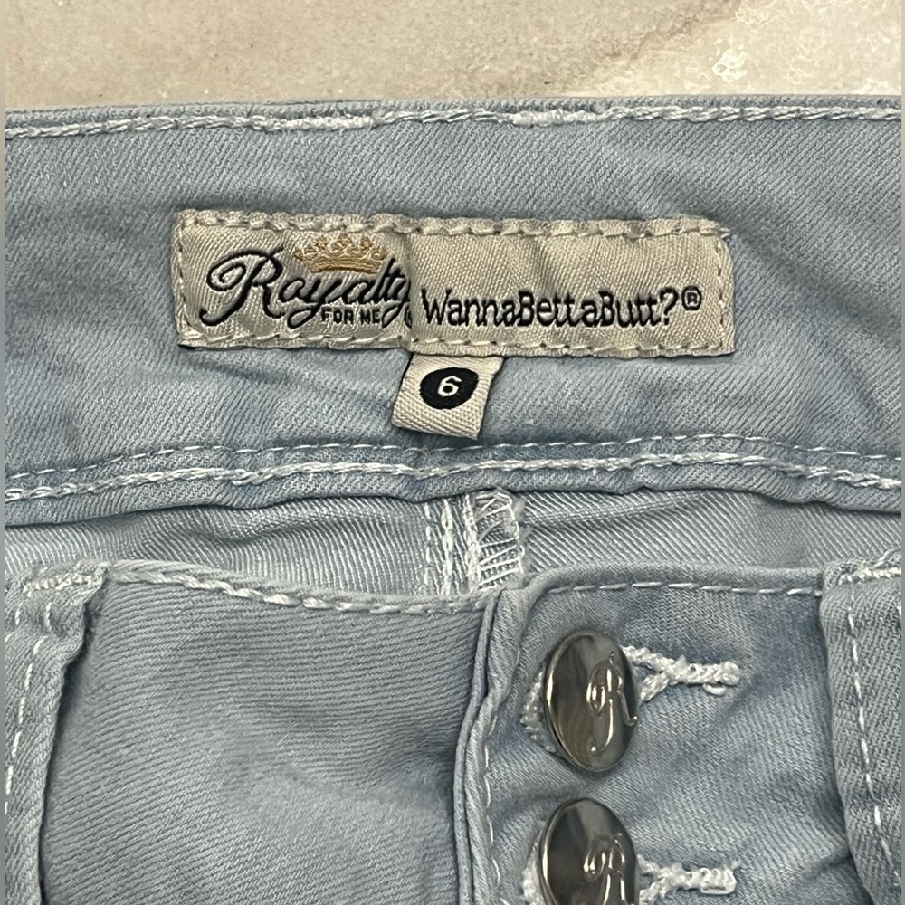 Royalty Wanna Betta Butt Ankle cuffed jeans
